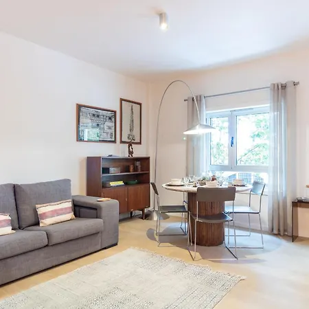 Apartman Coastal 2br Near Metro With Ac By Lovelystay