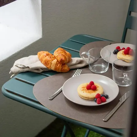 Apartman Coastal 2br Near Metro With Ac By Lovelystay