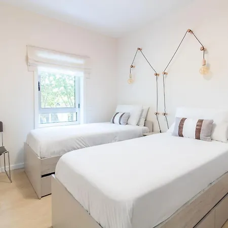 Apartman Coastal 2br Near Metro With Ac By Lovelystay *