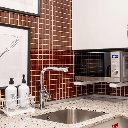 Coastal 2br Near Metro With Ac By Lovelystay *