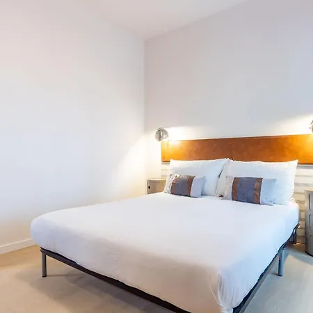 Apartman Coastal 2br Near Metro With Ac By Lovelystay *