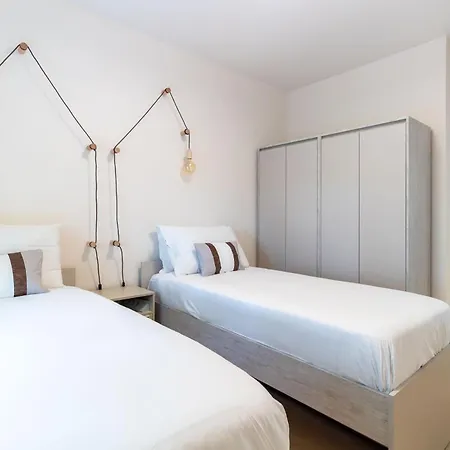 Apartman Coastal 2br Near Metro With Ac By Lovelystay Matosinhos