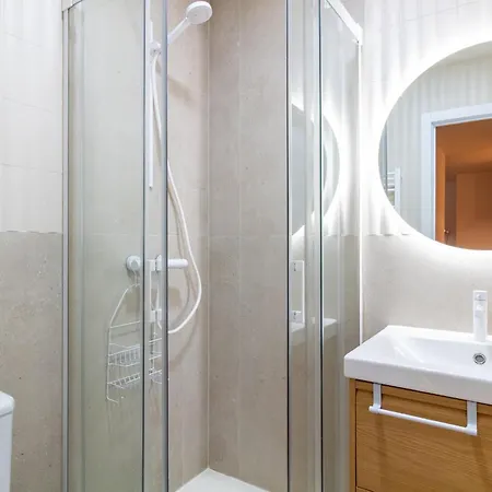 Apartman Coastal 2br Near Metro With Ac By Lovelystay Matosinhos